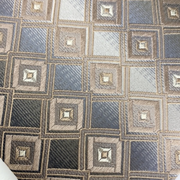 Tie - Picture 3 of 5